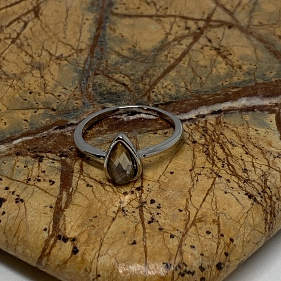 NWT • faux stone teardrop stack ring - Picture 2 of 4